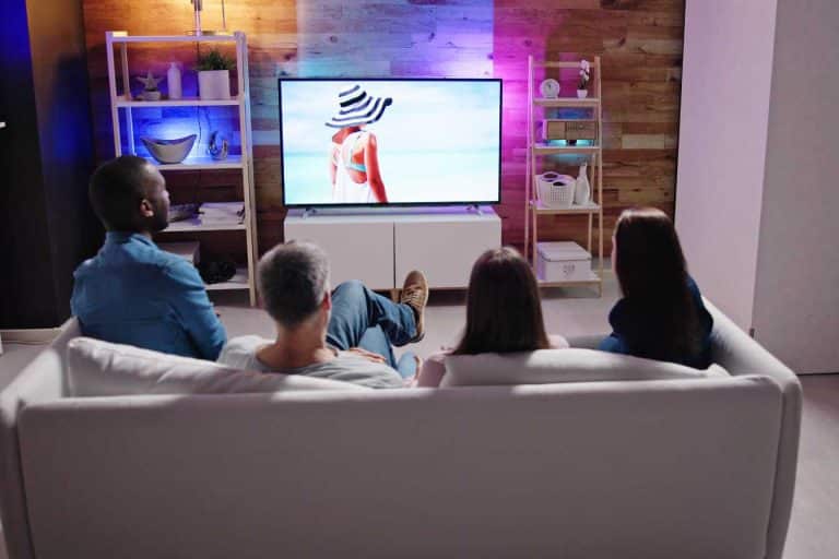 Tv dans la chambre sans prise antenne : 7 solutions simples et